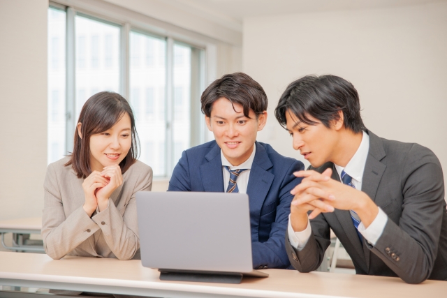 企業知財における権利化以外の業務をイメージした写真