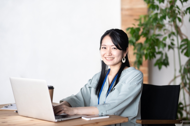 外国特許事務未経験歓迎｜｜英語力を活かせる｜TOEIC700点以上｜テレワーク・時差出勤制度あり