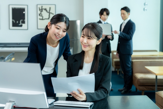外国特許事務｜入所日より有給付与｜時差出勤制度あり｜英語力を活かせる